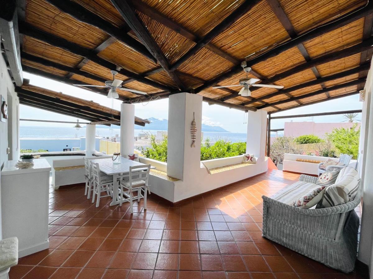 Villa Pomelia, Villa Nel Corso Di Santa Marina Salina A 50 Mt Dal Mare Exterior photo