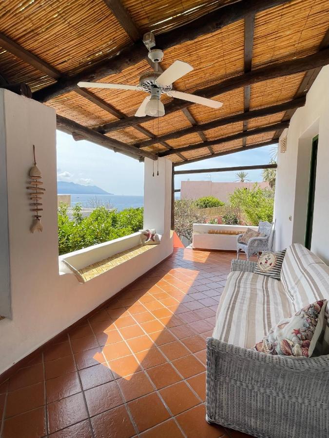 Villa Pomelia, Villa Nel Corso Di Santa Marina Salina A 50 Mt Dal Mare Exterior photo